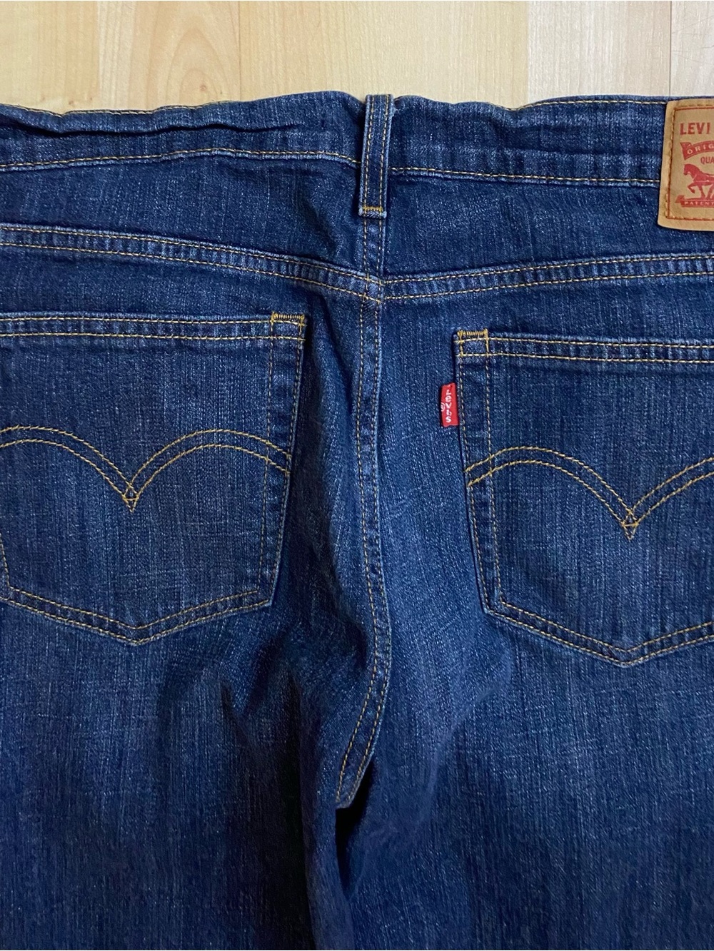 Levi's Women's Size 30 Relaxed Fit Boyfriend Jeans - Picture 6 of 8